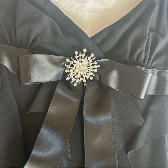 Cache Y2K Babydoll Ruffle Rhinestone Brooch Cocktail Dress Size 6 Party Hoco LBD - Picture 8 of 16